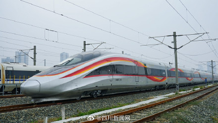 cr400af-z型復興號智能動車組為8輛標準編組,4動4