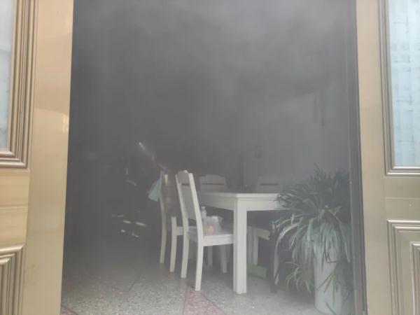 许昌一居民家中洗衣机着火 “水火”也能相容? 许昌一居民家中洗衣机着火 “水火”也能相容?