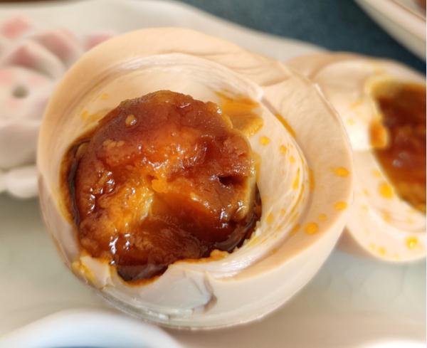 名小吃“麻酱鸡蛋”，沙酥流油，松软咸香，一口停不下来