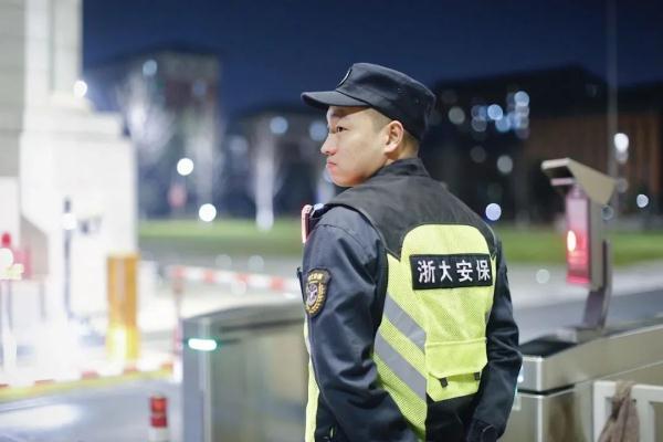 浙大90后保安：每天学习6小时以上，刚考完研！