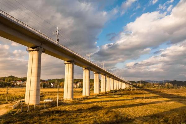 明日全线通车!南昌出发49分钟到景德镇105分钟到黄山 明日全线通车!南昌出发49分钟到景德镇105分钟到黄山