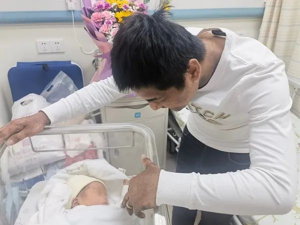 男子患“家族怪病”全身长满黑斑，如今在沪迎来健康宝宝！上海医生如何打破魔咒？