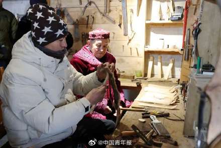 年轻人让阿勒泰毛皮滑雪板“滑”得更远