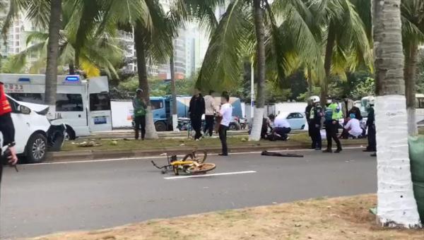 突发！海口滨江路一商务车与自行车相撞，致7人受伤