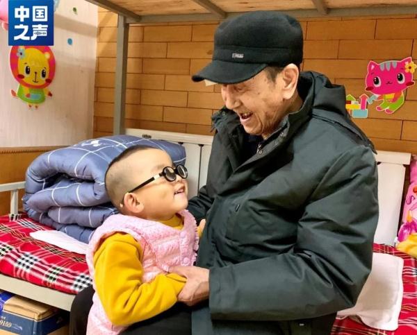 她总被人误会成“骗子”，却是孩子们心中最好的常妈妈