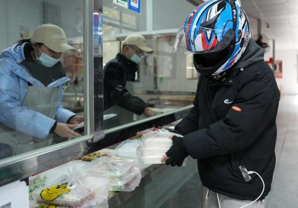 长沙：“银发族”餐厅温暖社区老人