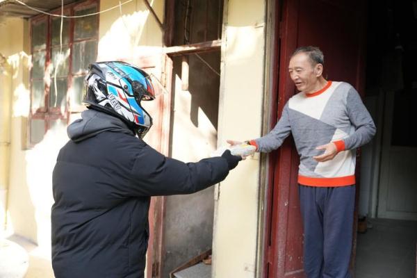 长沙：“银发族”餐厅温暖社区老人