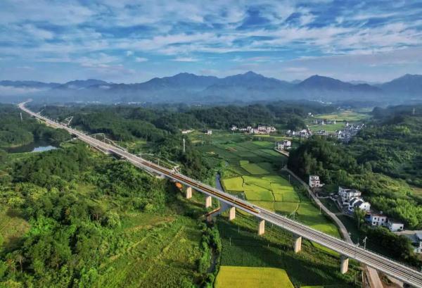 串起9个5A级景区,形成世界级黄金旅游线!杭昌高铁全线贯通运营! 串起9个5A级景区,形成世界级黄金旅游线!杭昌高铁全线贯通运营!