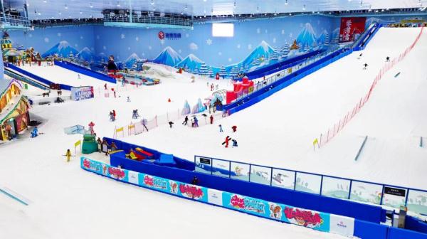 冬季户外雪场一派火热，室内滑雪场还“香”吗？