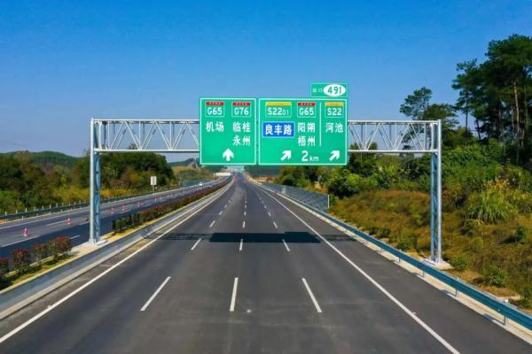 桂柳高速改扩建项目通车 桂林至柳州行车时间缩至1小时