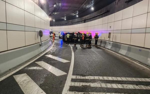 早高峰隧道连发生四起事故！原因……