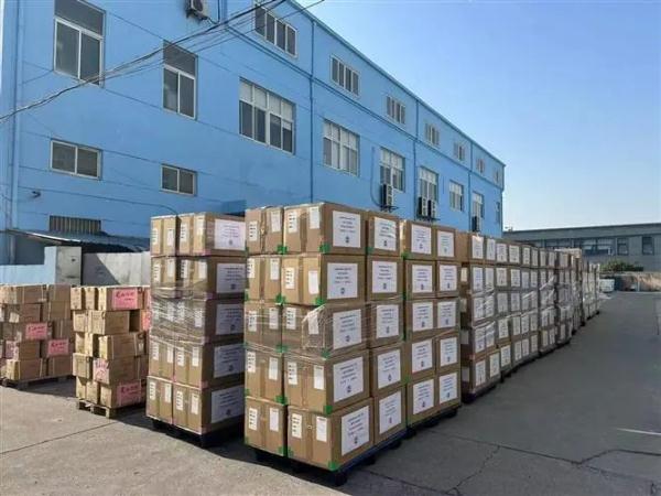 捐赠震区的加拿大鹅羽绒服被倒卖？平台回应→