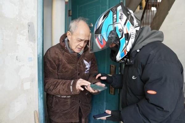 长沙：“银发族”餐厅温暖社区老人