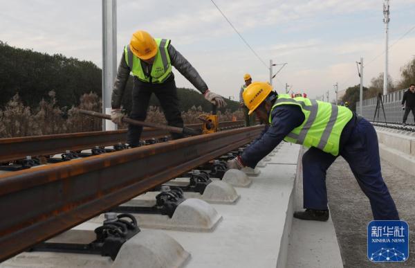 上海市域铁路机场联络线开启全线长钢轨铺设