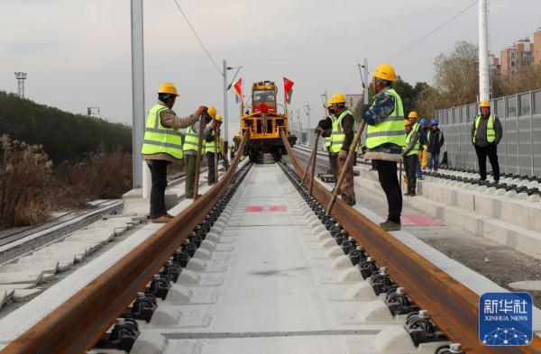 上海市域铁路机场联络线开启全线长钢轨铺设