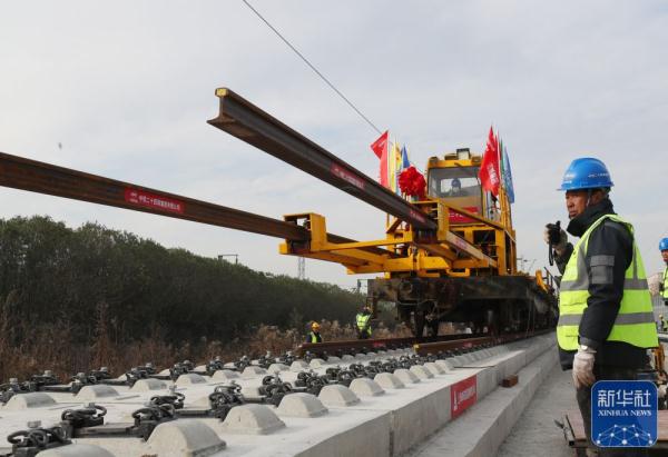 上海市域铁路机场联络线开启全线长钢轨铺设