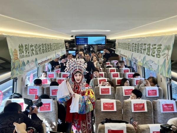 串起西湖、黄山、滕王阁……杭昌高铁全线贯通运营！