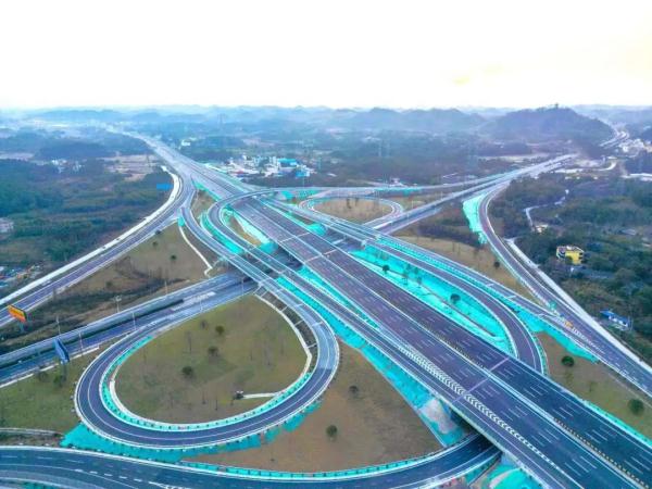 桂柳高速改扩建项目通车 桂林至柳州行车时间缩至1小时