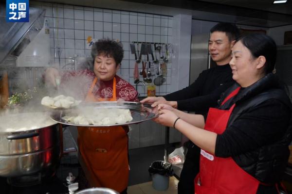 她总被人误会成“骗子”，却是孩子们心中最好的常妈妈