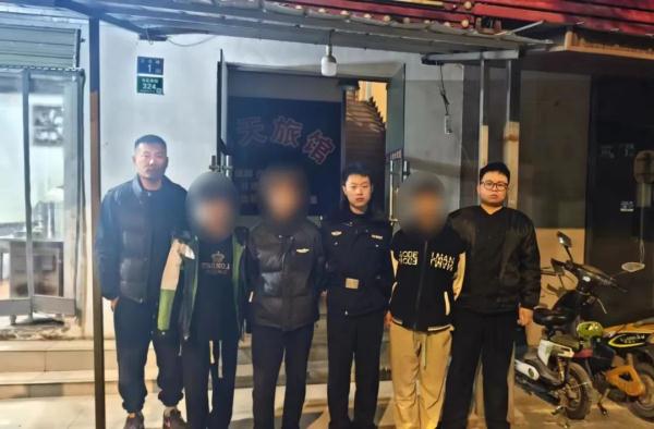 偷了六条烟全是空的，小偷为了面子重返现场被抓