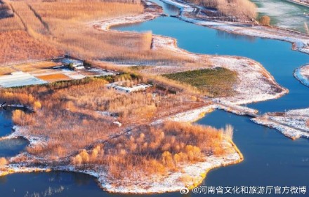 冬日黄河滩地亮丽如画