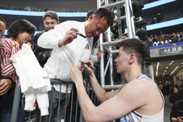 篮球丨CBA常规赛：新疆伊力特胜浙江东阳光药