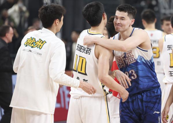 篮球丨CBA常规赛：新疆伊力特胜浙江东阳光药