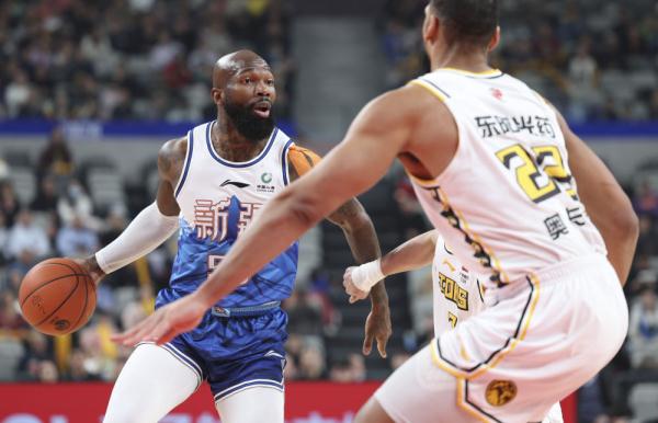 篮球丨CBA常规赛：新疆伊力特胜浙江东阳光药