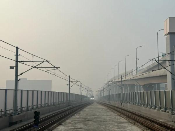今早雾再大点，合肥地铁都要受影响了！