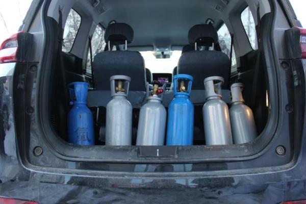 妻子举报丈夫“吹气球”，警方循线抓40余人