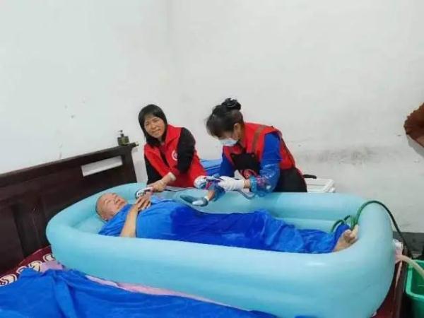 突然降温！杭州女子：这几天我们特别忙！网友大赞