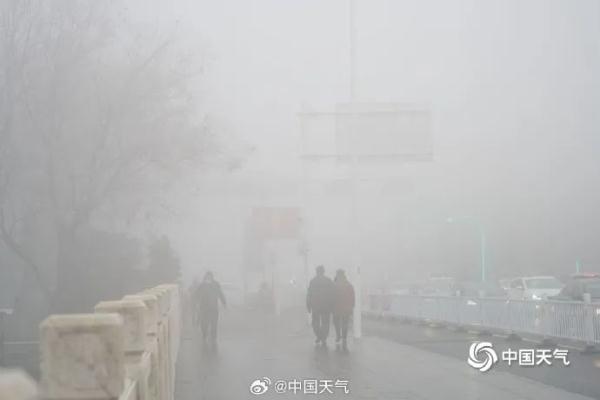 上海出现超强浓雾,还有轻度霾!元旦假期先雨后晴,弱冷空气光顾 上海出现超强浓雾,还有轻度霾!元旦假期先雨后晴,弱冷空气光顾