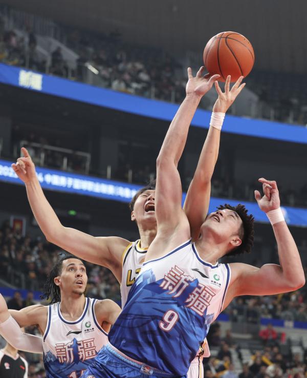 篮球丨CBA常规赛：新疆伊力特胜浙江东阳光药