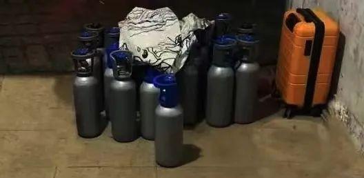 妻子举报丈夫“吹气球”，警方循线抓40余人