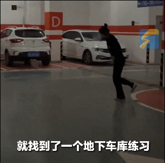 艺考生车库练舞压力大到坐地痛哭 艺考生车库练舞压力大到坐地痛哭