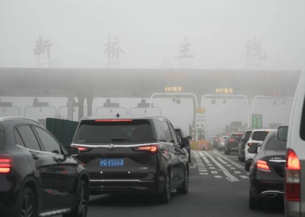 上海出现超强浓雾,还有轻度霾!元旦假期先雨后晴,弱冷空气光顾 上海出现超强浓雾,还有轻度霾!元旦假期先雨后晴,弱冷空气光顾