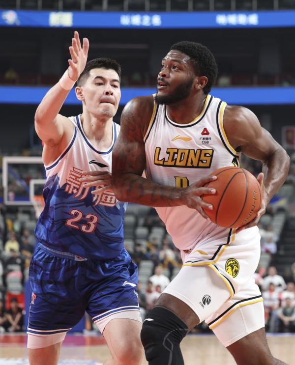 篮球丨CBA常规赛：新疆伊力特胜浙江东阳光药