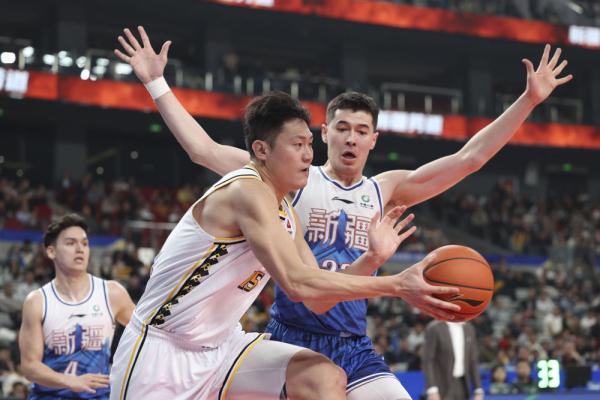 篮球丨CBA常规赛：新疆伊力特胜浙江东阳光药