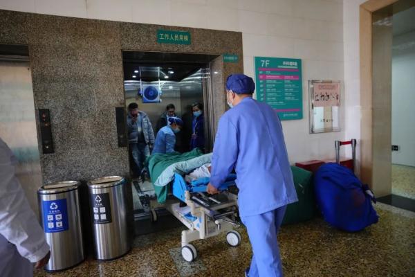 母亲减重20斤割肾救子,儿子换上新肾后说的第一句话是…… 母亲减重20斤割肾救子,儿子换上新肾后说的第一句话是……