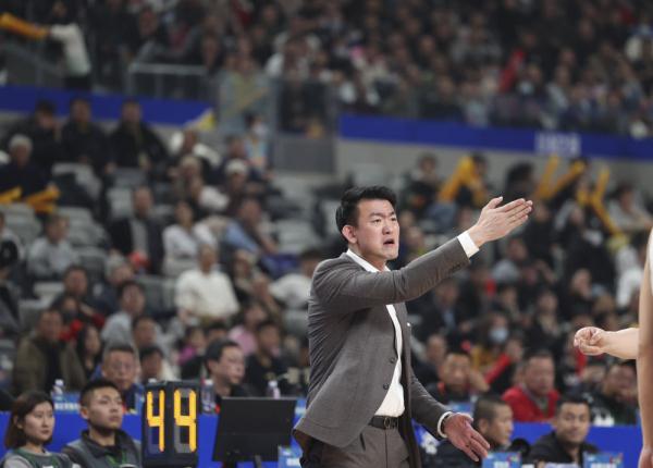 篮球丨CBA常规赛：新疆伊力特胜浙江东阳光药