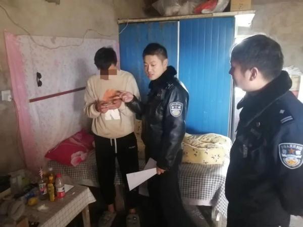 不要命了?!上海奉贤多人竞速飙车,时速100km/h,引擎盖上还趴着人 不要命了?!上海奉贤多人竞速飙车,时速100km/h,引擎盖上还趴着人