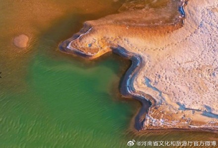 冬日黄河滩地亮丽如画