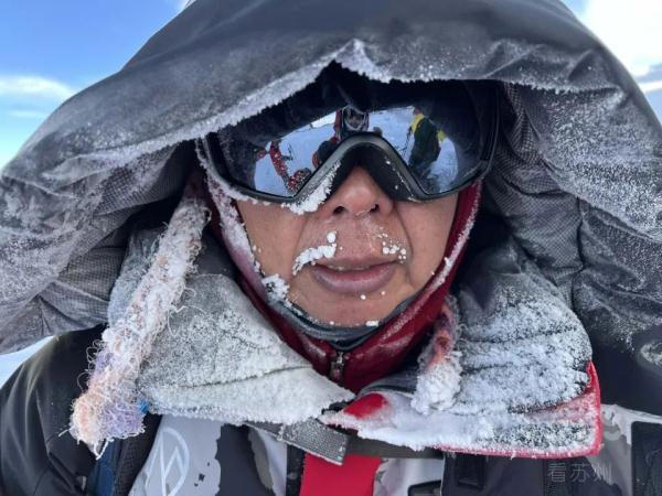 了不起的大叔！60岁苏州人登顶南极最高峰！