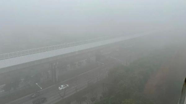 上海出现超强浓雾,还有轻度霾!元旦假期先雨后晴,弱冷空气光顾 上海出现超强浓雾,还有轻度霾!元旦假期先雨后晴,弱冷空气光顾