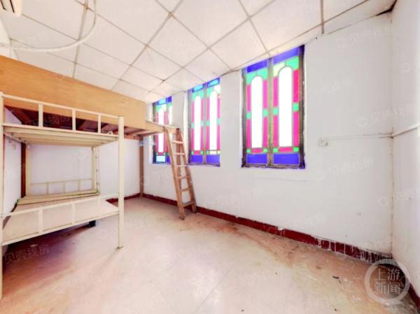 广州一套“砍刀房”隔出12房以350万出售,住建局回应 广州一套“砍刀房”隔出12房以350万出售,住建局回应