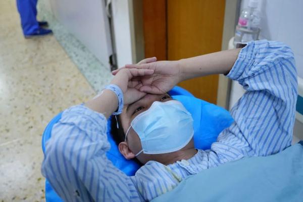 母亲减重20斤割肾救子,儿子换上新肾后说的第一句话是…… 母亲减重20斤割肾救子,儿子换上新肾后说的第一句话是……