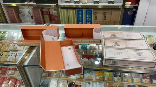 偷了六条烟全是空的，小偷为了面子重返现场被抓