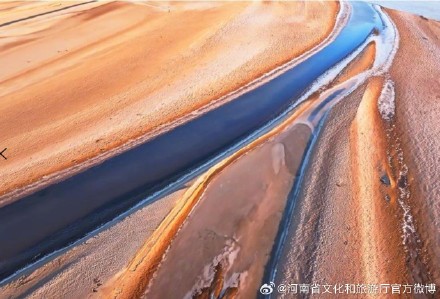 冬日黄河滩地亮丽如画