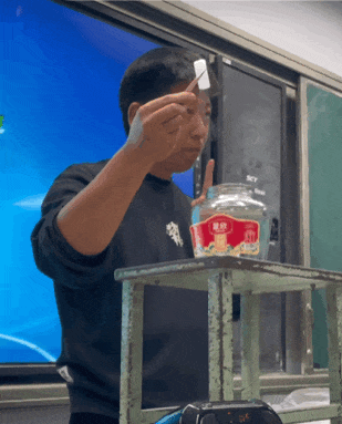 这位“会仙术”的老师教物理,100万人围观! 这位“会仙术”的老师教物理,100万人围观!