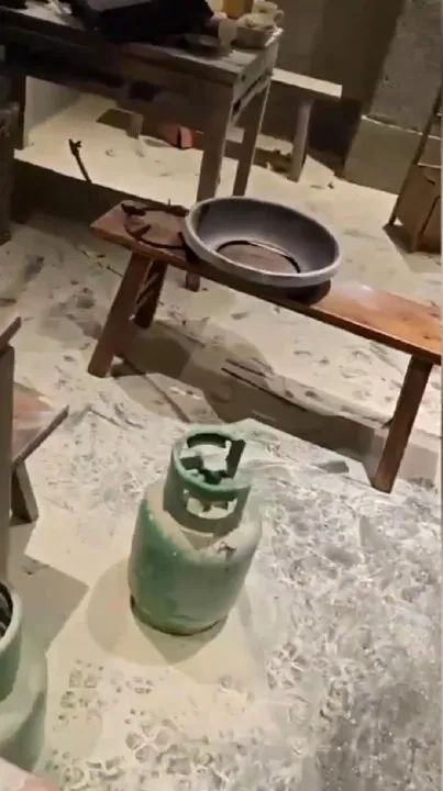 4名顾客在昆明一火锅店用餐时突发意外，致不同程度烧伤！